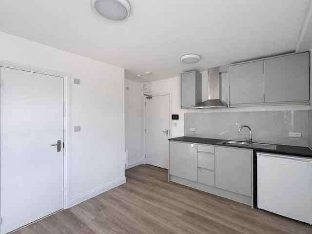 Studio for rent in Kingsbury, Greater London