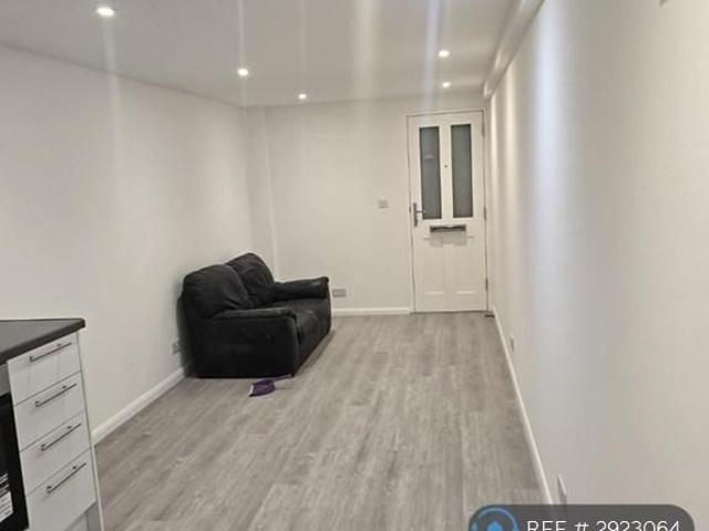 Studio for rent in The Bonners, Chadwell St Mary