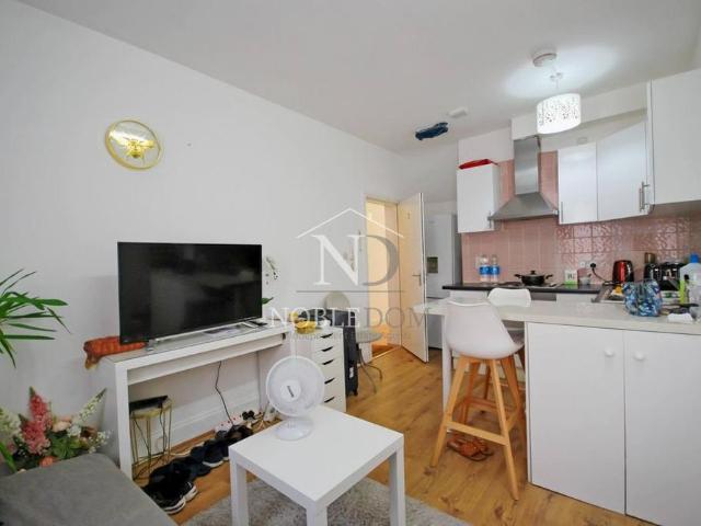 Studio for rent in London Borough of Hounslow, Greater London