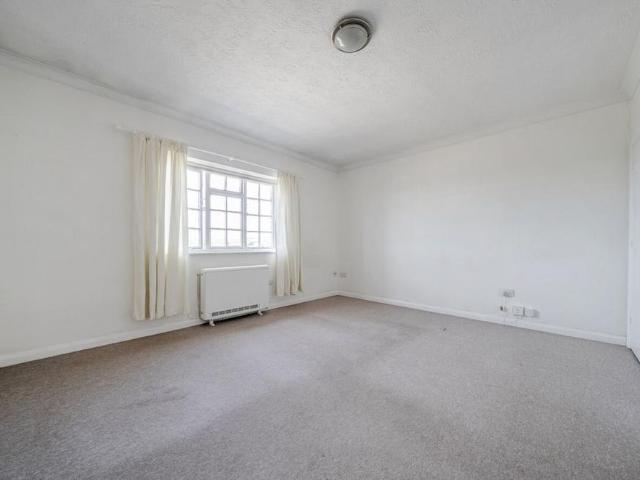 Studio for rent in Fishersgate, West Sussex
