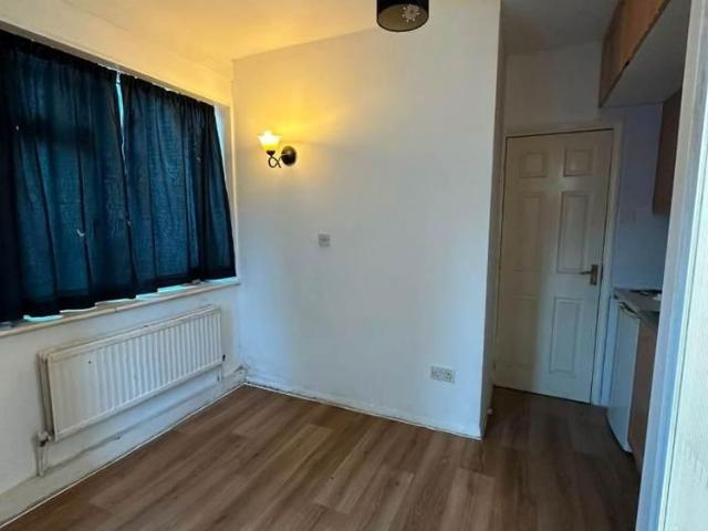 Studio for rent in Rush Green, Greater London