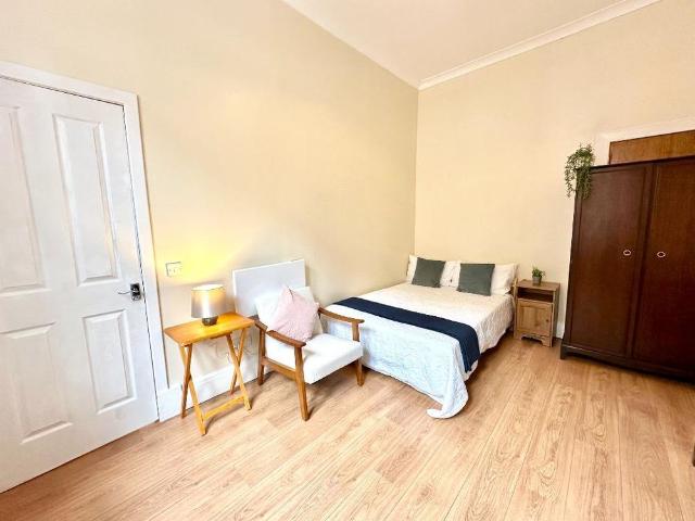 Studio for rent in Battlefield, Scotland