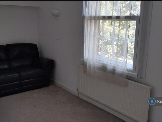 Studio for rent in Firepool, Rumwell