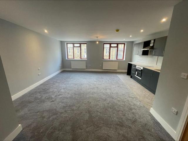 Studio for rent in Baildon, West Yorkshire