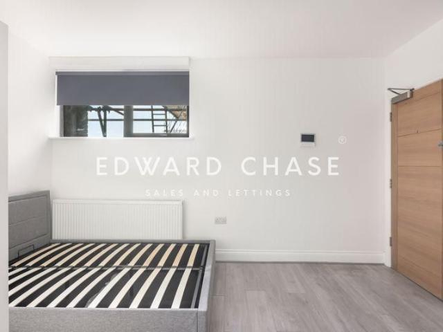 Studio for rent in Barkingside, Greater London