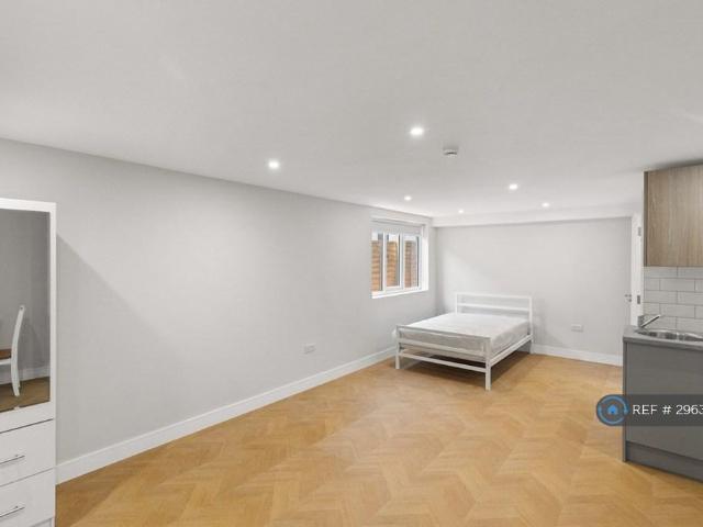 Flat for rent in Pooley Green, Row Town