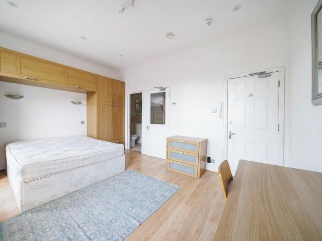 Studio for rent in Paddington, Isle Of Man