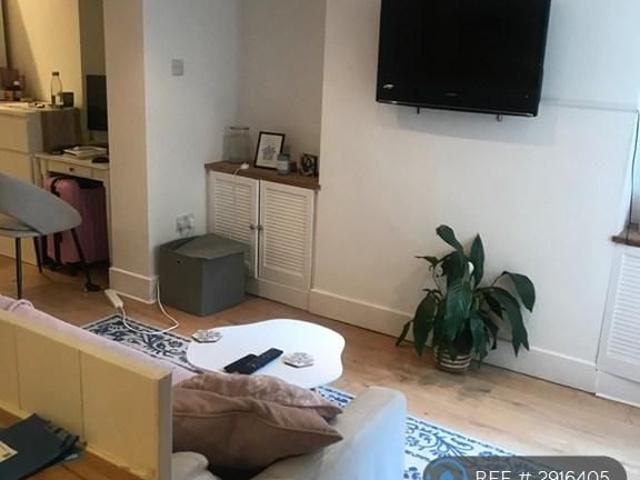 Studio for rent in Clapham Junction, Greater London