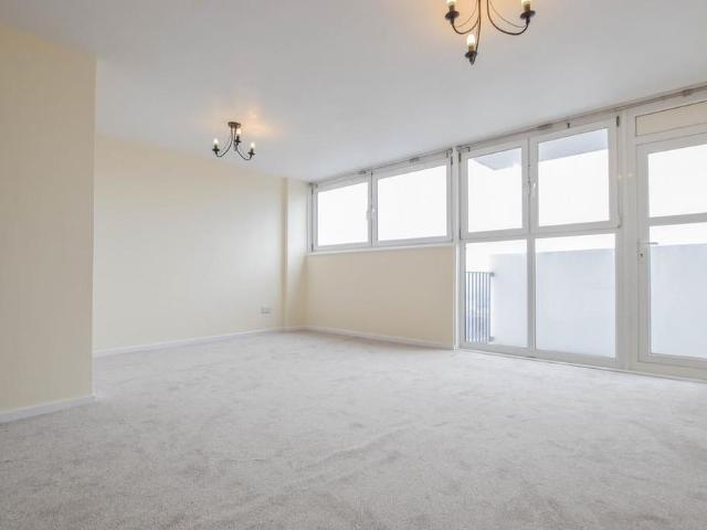 Studio for rent in Broxbourne, Hertfordshire