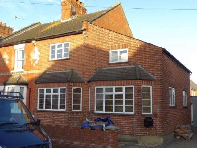Flat for rent in Row Town, Surrey
