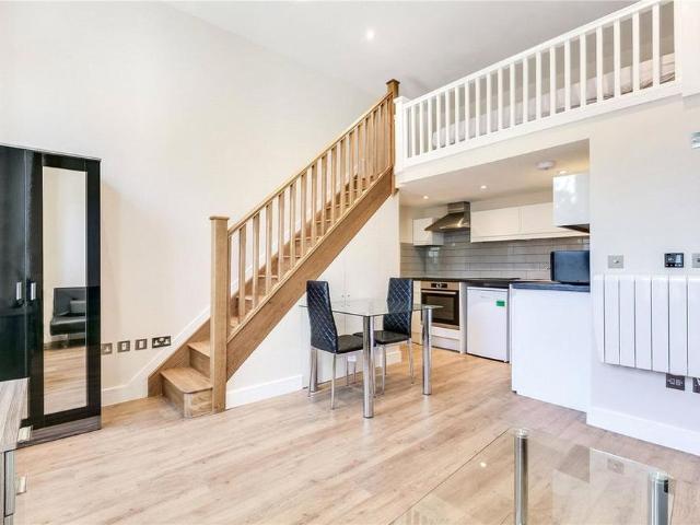 Studio for rent in Earl's Court, Greater London