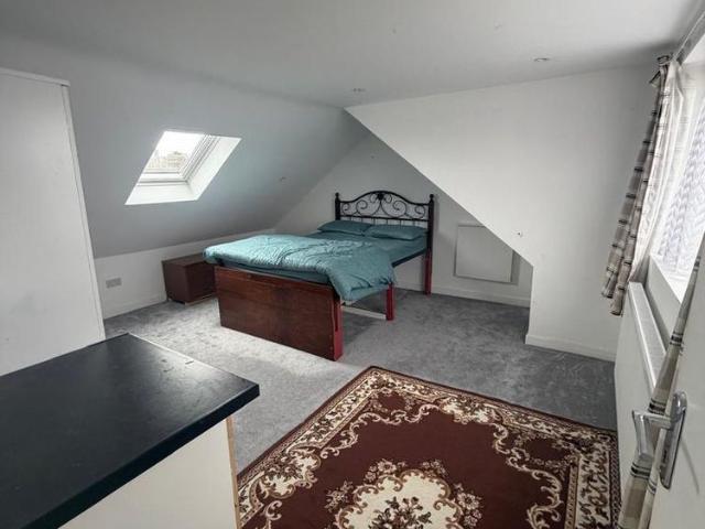 Studio for rent in Loxford, Seven Kings