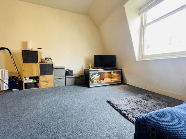 Studio for rent in Kemptown, Brighton & Hove