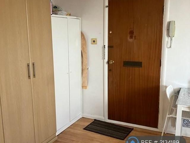 Studio for rent in Monks Orchard, Kent