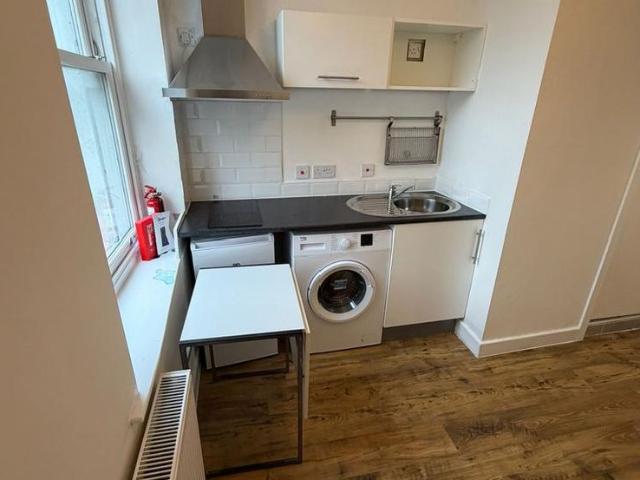 Studio for rent in Highfields, Huddersfield