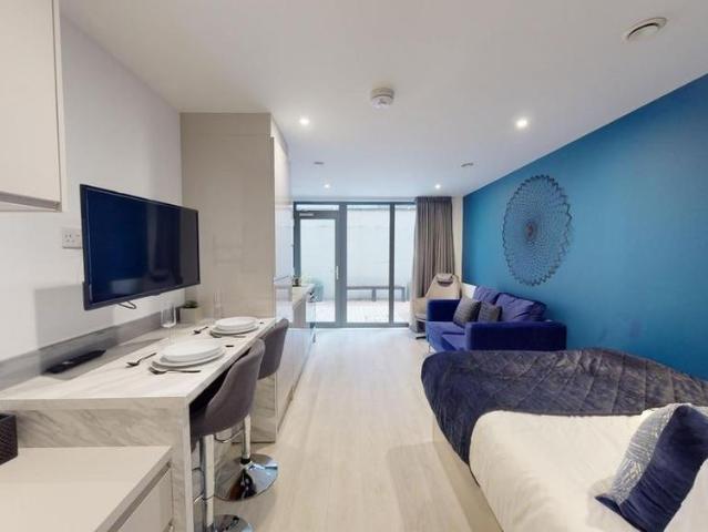 Studio for rent in Reading