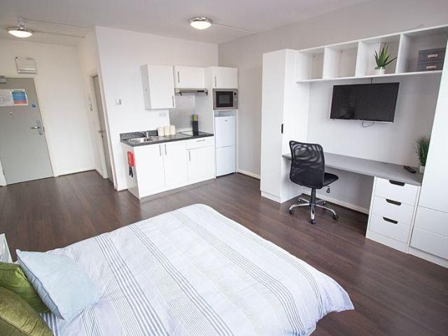 Studio for rent in St Ann's, Haddon