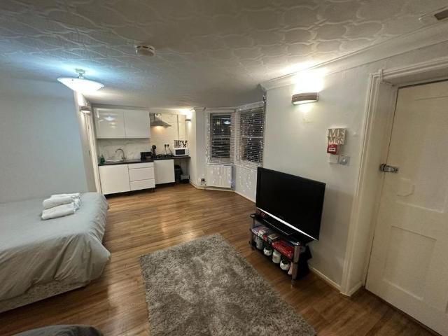 Studio for rent in Kemptown, Brighton & Hove