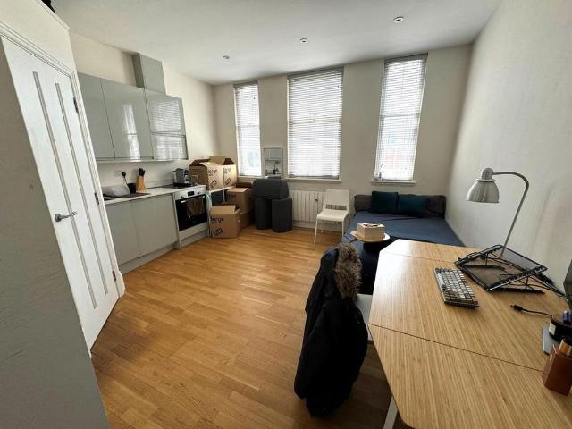 Studio for rent in Westminster, Victoria