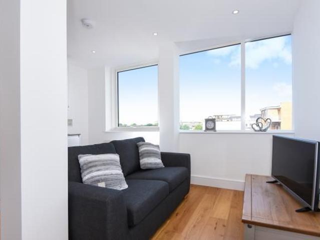 Studio for rent in Slough