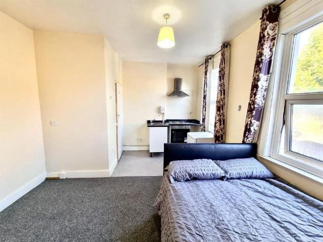 Studio for rent in London Borough of Croydon, Thornton Heath
