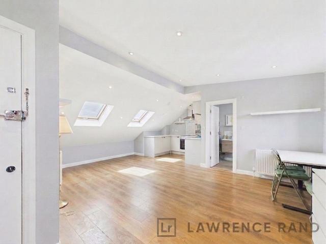 Flat for rent in Eastcote, Greater London