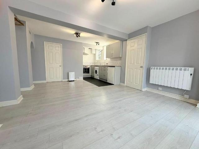 Studio for rent in Queen's Park, Brighton & Hove
