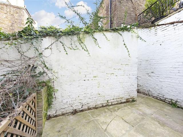Studio for rent in North Kensington, Greater London