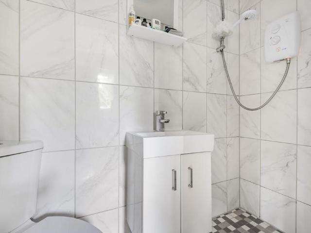 Studio for rent in Brighthampton, West Oxfordshire