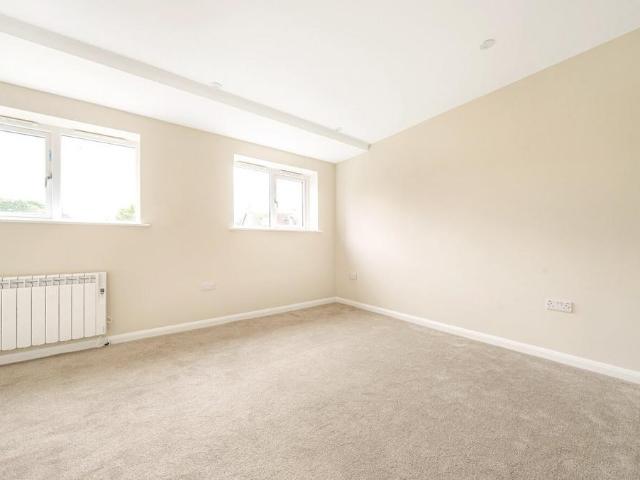 Flat for rent in Crynant
