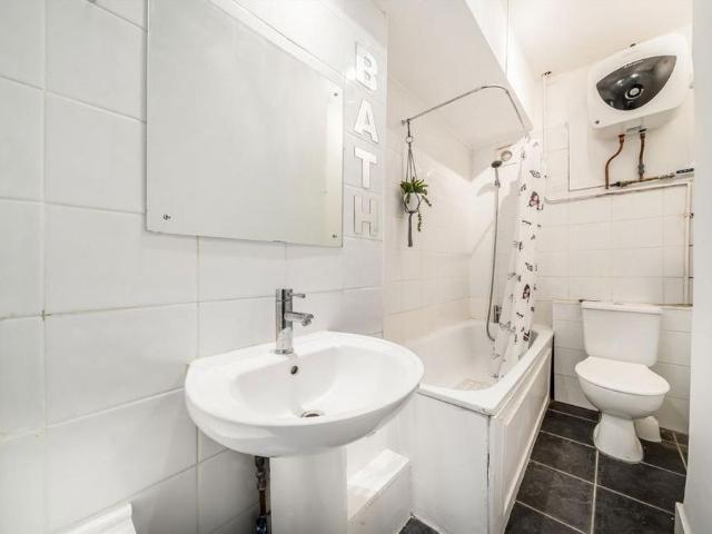 Studio for rent in Colney Hatch, Isle Of Man