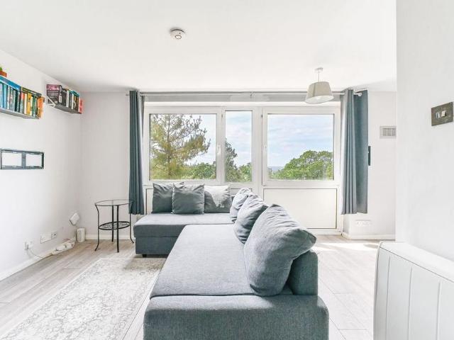 Studio for rent in London Borough of Croydon, Upper Norwood