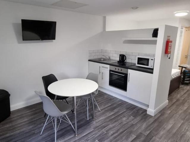 Flat for rent in Calderstones