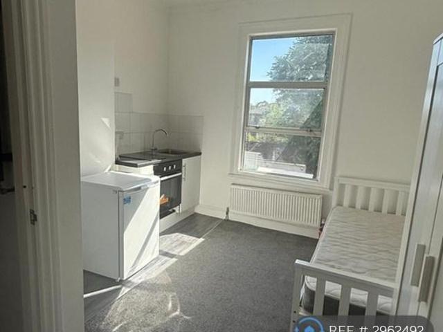 Flat for rent in Church End, Greater London