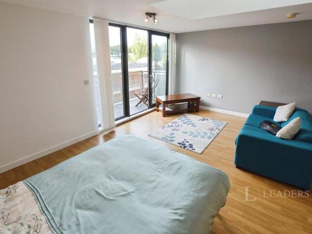 Studio for rent in Lakenham, East Bank