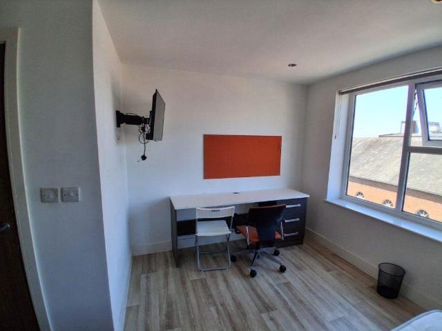 Flat for rent in The Polygon, City Of Southampton