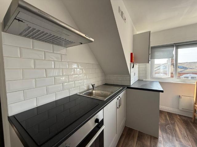 Flat for rent in London Borough of Ealing, Park Royal