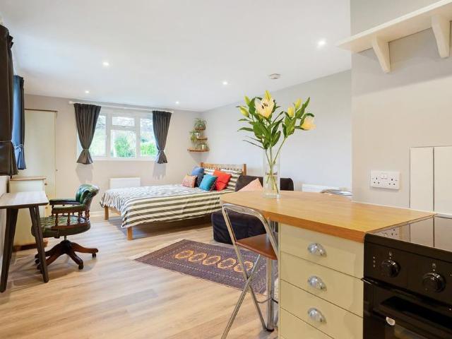 Studio for rent in Berrick Salome, Oxfordshire