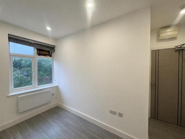 Studio for rent in Tolworth, Greater London