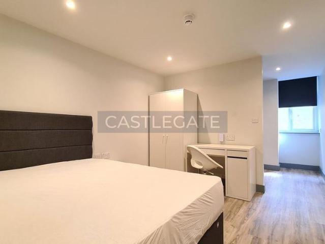 Studio for rent in Huddersfield, West Yorkshire