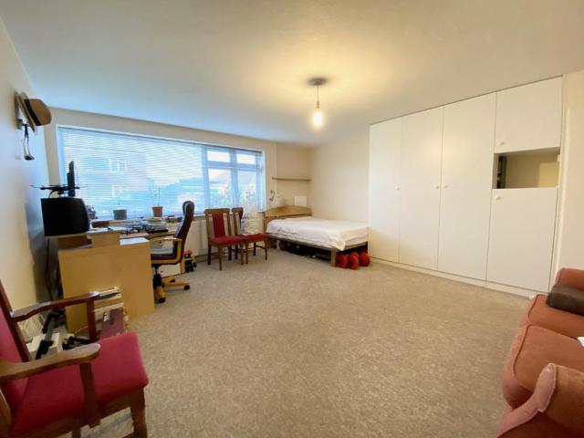 Studio for rent in Worthing, West Sussex