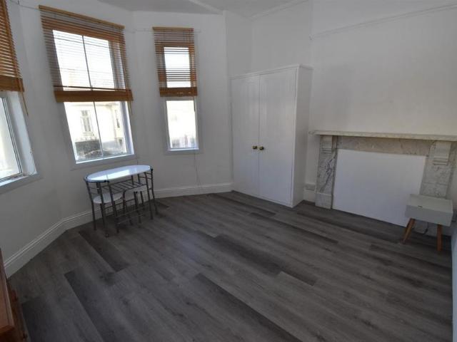 Studio for rent in Milverton, Warwick