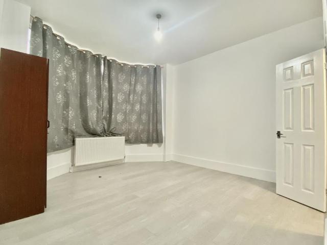 Studio for rent in Lonesome, Greater London
