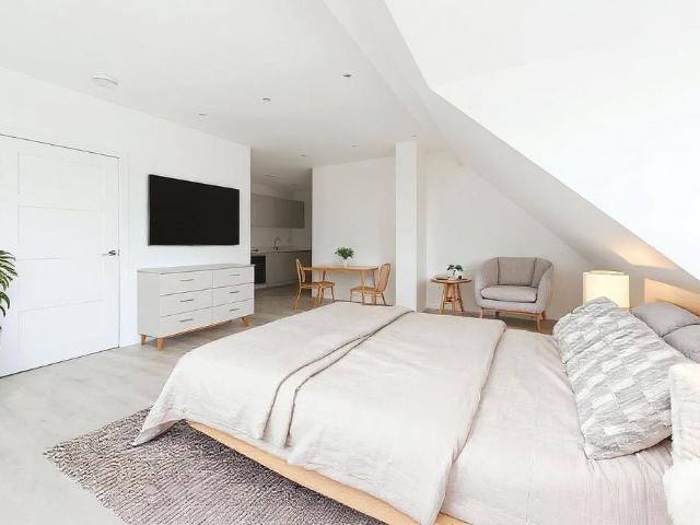 Flat for rent in Emmbrook, Wokingham