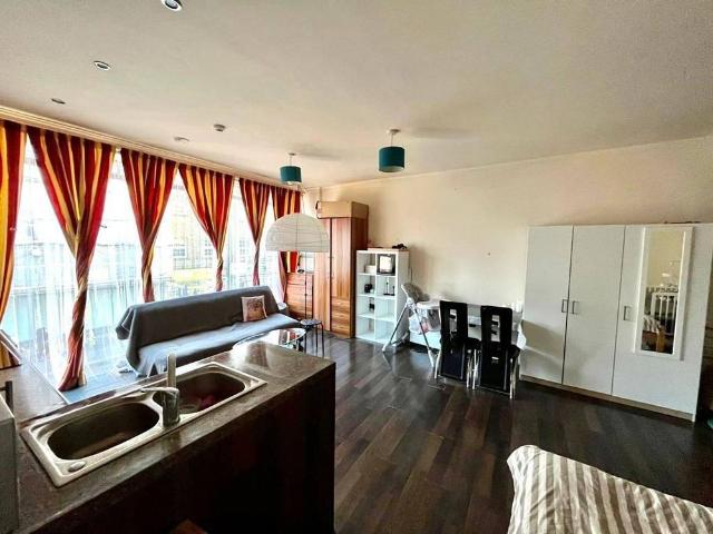 Studio for rent in London Borough of Hounslow, Greater London