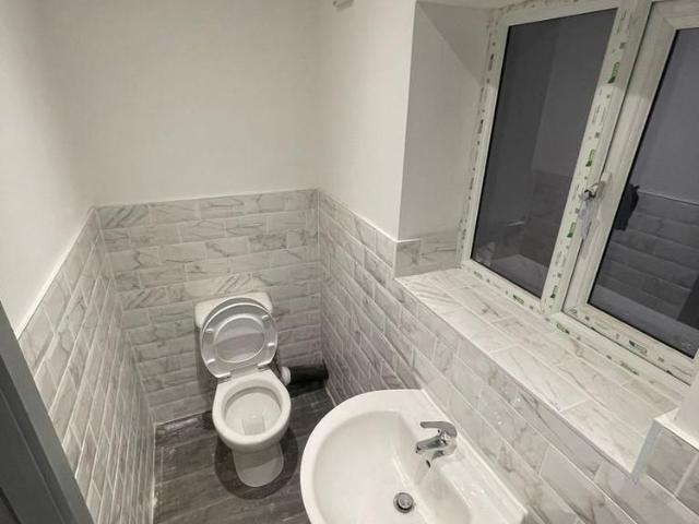 Studio for rent in Shaw and Crompton, Pendock