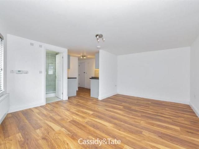 Studio for rent in St Albans, Five Acres