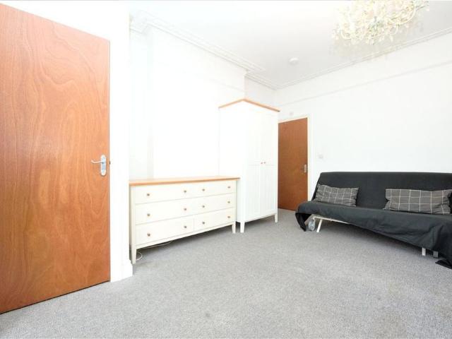 Studio for rent in Vinters Park, Midway