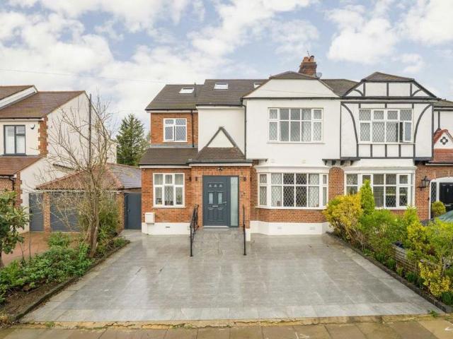 Studio for rent in Woodside Park, Greater London