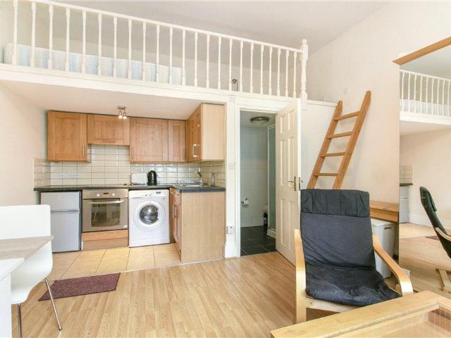 Flat for rent in London Borough of Hounslow, Strand